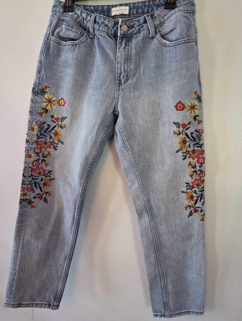 BLU PEPPER Light Wash Jeans With Colorful Floral Embroidery Size M